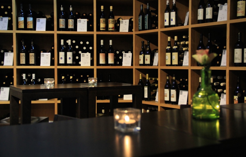 magasin-MOUGINS-min_wine_vinorama_wine_bottle_cellar_red_wine_wines_storage_wine_rack-1077047